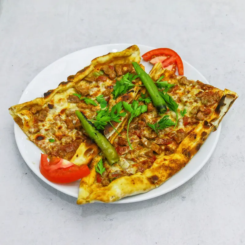 Kuşbaşılı Kaşarlı Pide